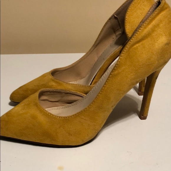Bold yellow pumps! - Picture 2 of 2
